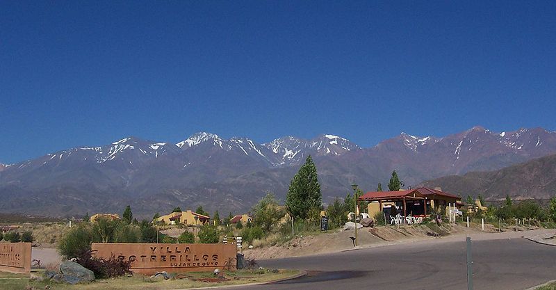 File:Potrerillos, Mendoza (1).jpg