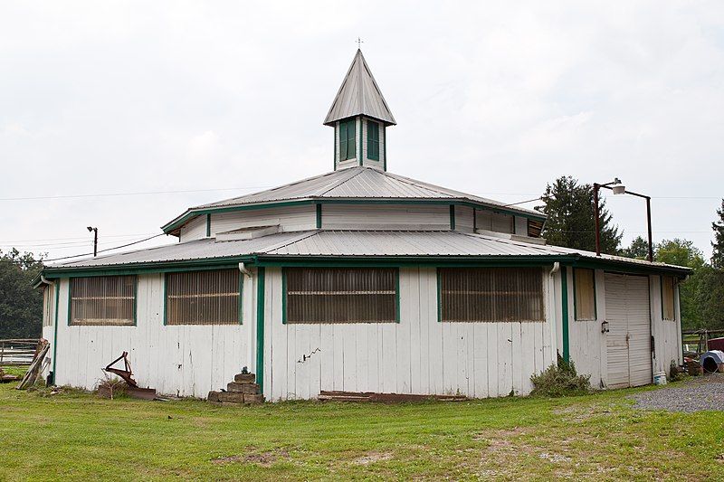 File:Ralphsnyder Decagonal Barn.jpg