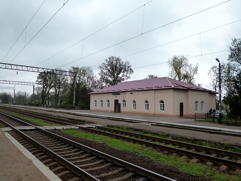 File:Raukhivka-station.JPG