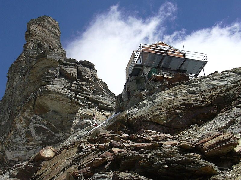 File:Rifugio Carrel.jpg