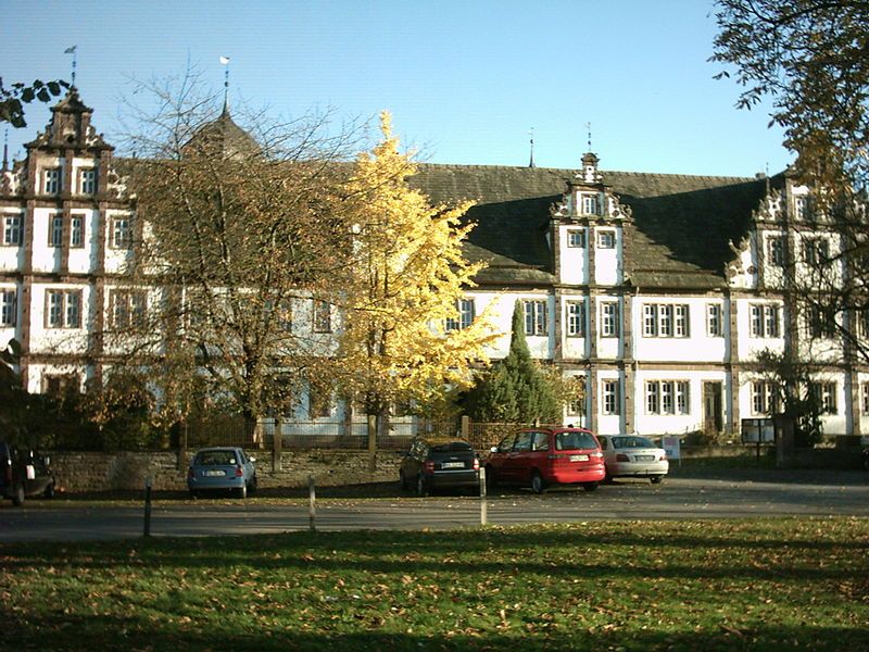 File:Schloss Bevern.jpg