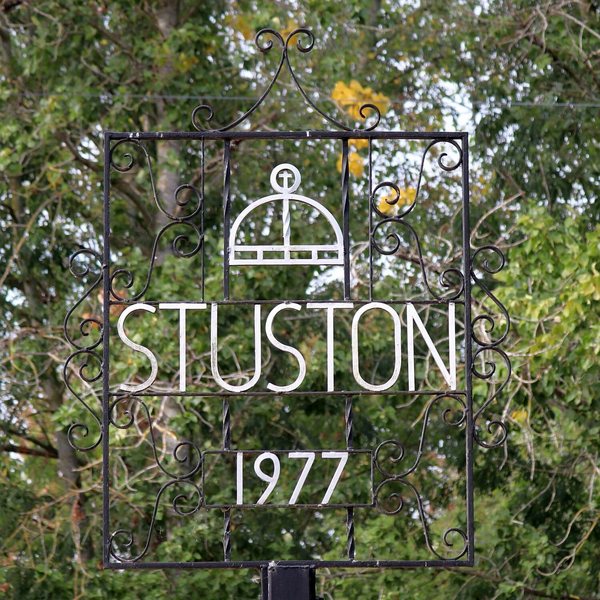 File:Stuston Village Sign.webp