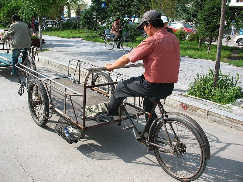 File:Tricycles in Hailar.JPG