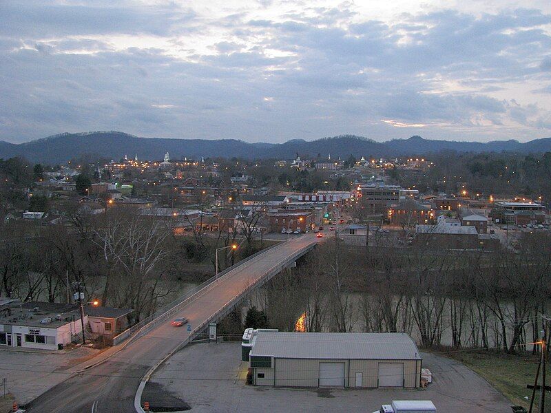 File:Williamsburg, Kentucky.jpg