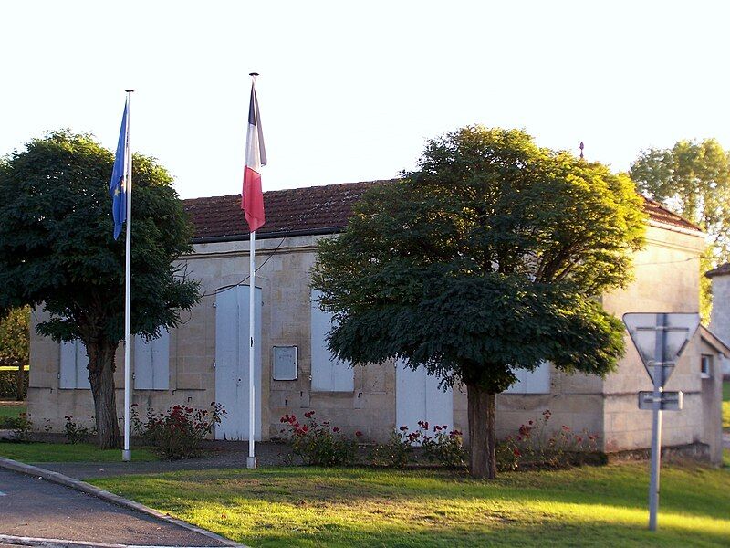 File:Bellebat Mairie.jpg