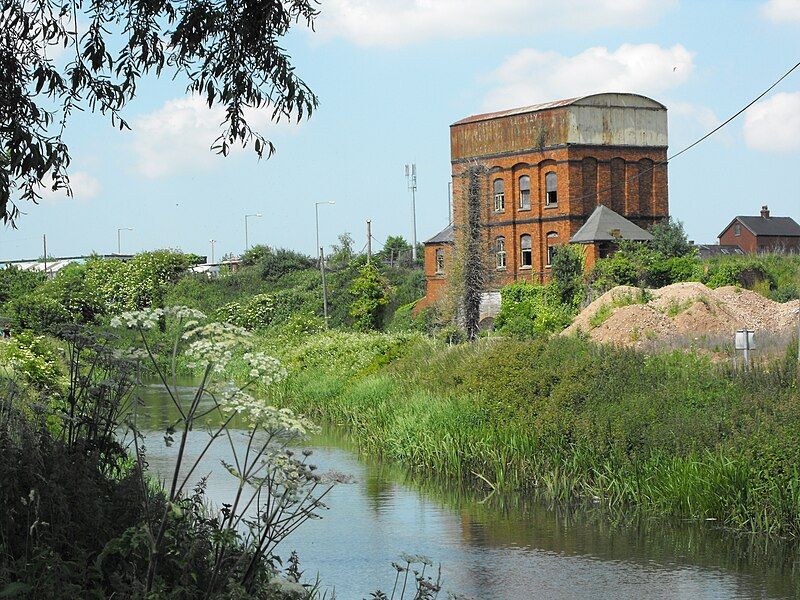 File:Canal at taunton.JPG