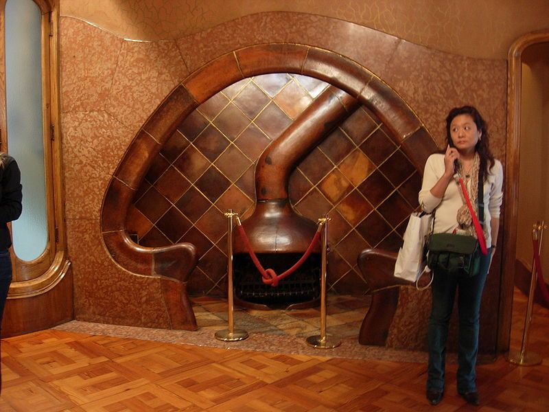 File:Casa batllo inglenook.JPG