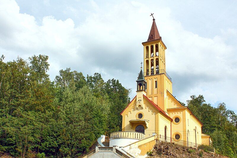 File:Dalovice-Church.jpg