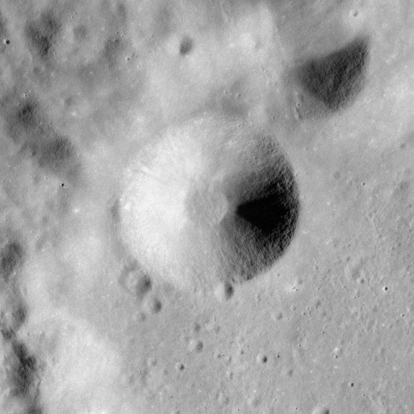 File:Fredholm crater AS17-M-0436.jpg