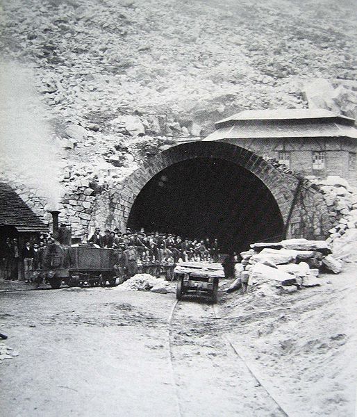 File:Gotthardtunnel Bauzug.jpg