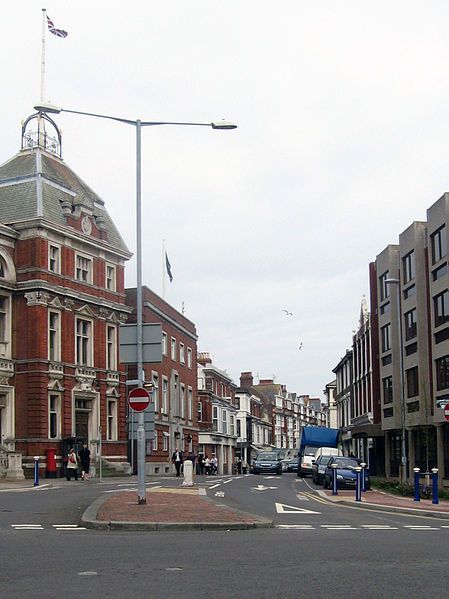 File:Grove Road, Eastbourne.jpg