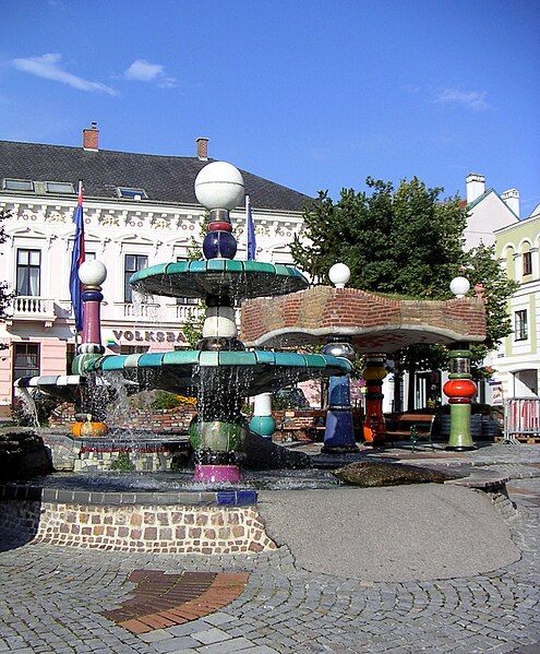 File:Hundertwasserbrunnen.jpg