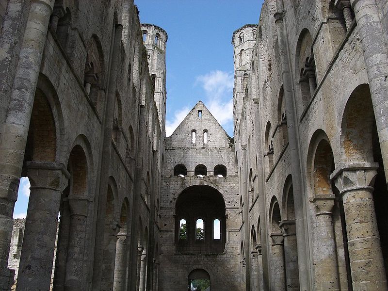 File:Interieur ruines jumieges.jpg