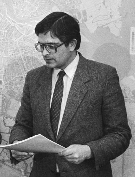 File:J.G. Lambooy, 1983.jpg