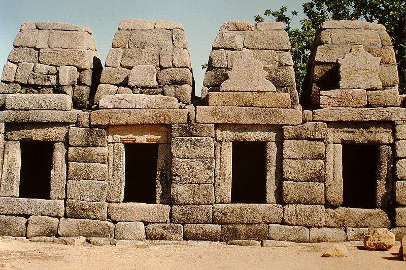 File:Khajuraho,Chausath-Yogini-Tempel2.jpg