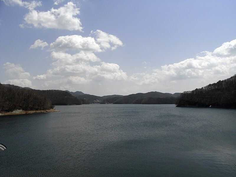 File:Lake Hatoriko.jpg