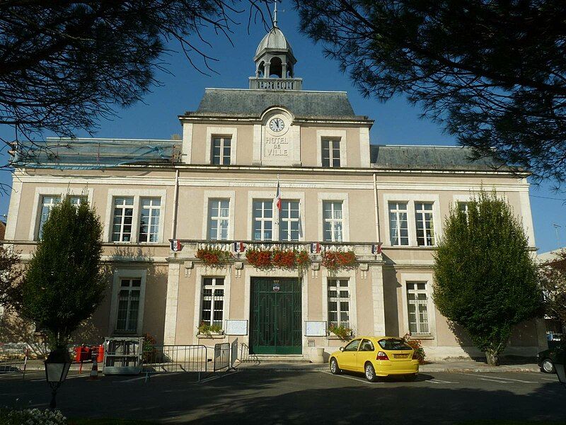 File:Larochef mairie.JPG