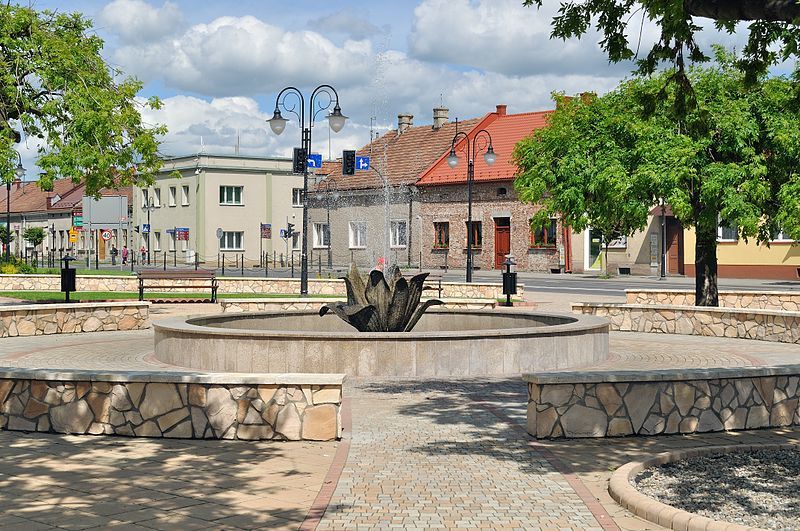 File:PL-Żabno, rynek 2013-05-31--14-41-06-001.jpg