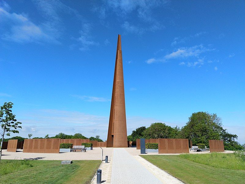 File:Spire and Walls.jpg