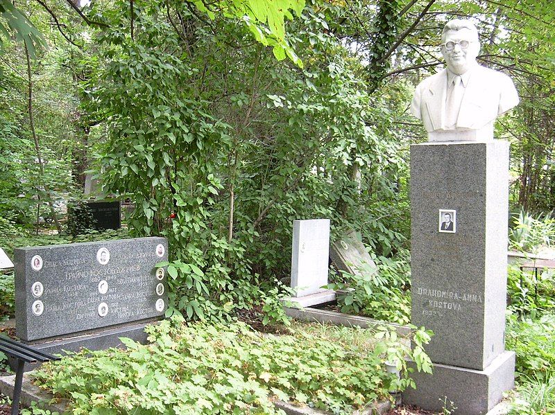 File:Traycho Kostov's Grave.JPG