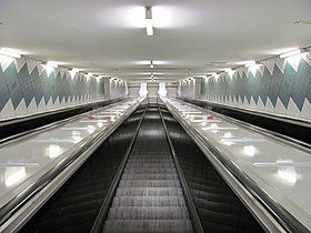 The station's escalators have a height of 22 meters