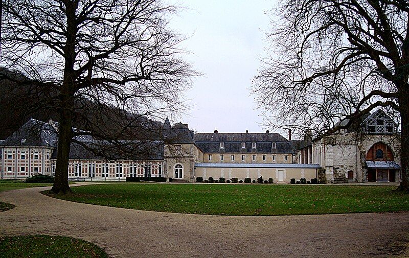 File:Valmont abbaye.JPG