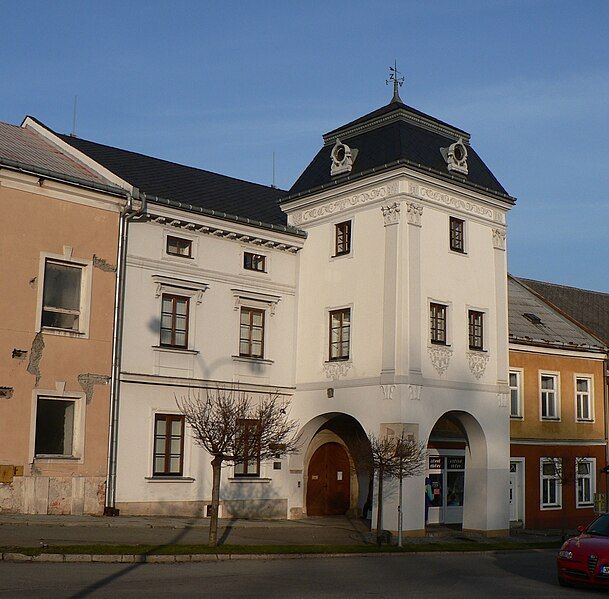 File:ZabrehMuzeum.jpg