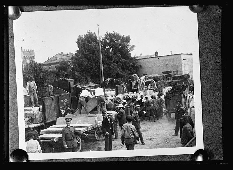 File:Arc-city-at-pisa-taking-cement-slabs-from-railway-station-c982d2.jpg