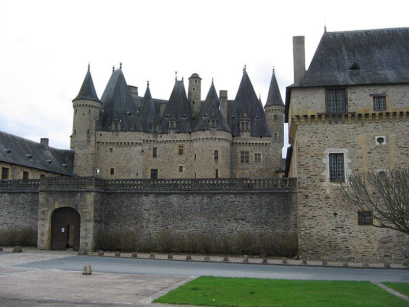 File:ChateauJumilhac.jpg