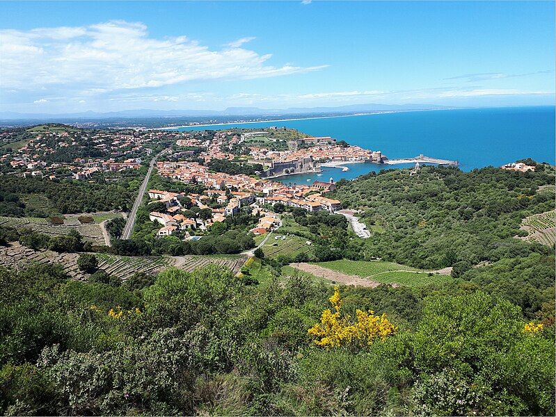 File:Collioure from south-east.jpg