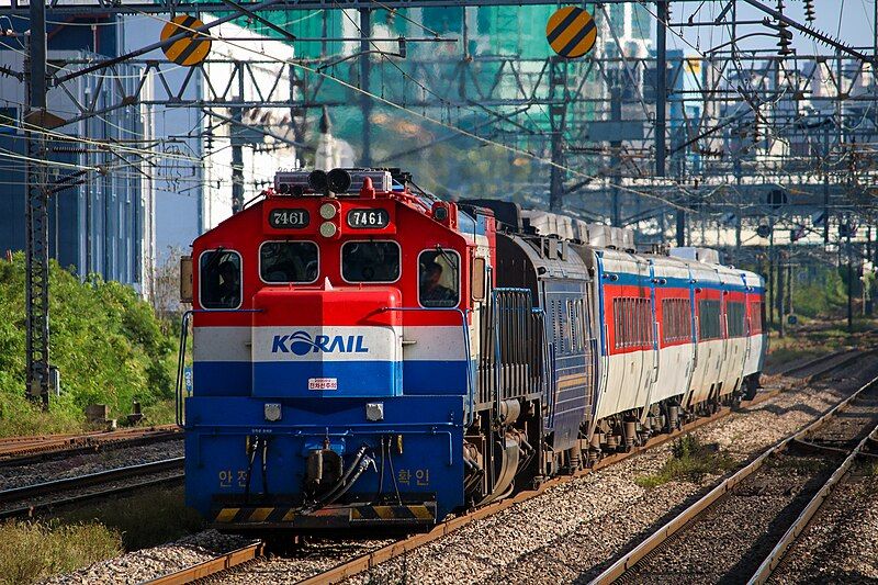 File:DL Mugunghwa Train.jpg