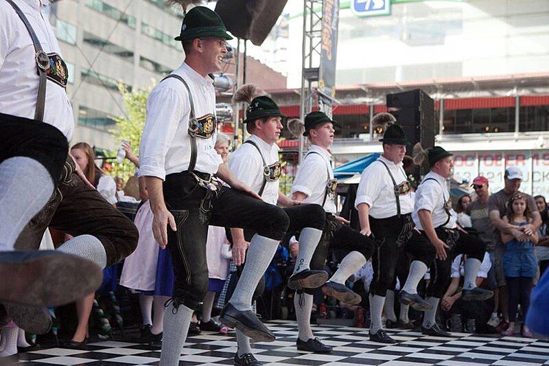 File:Dancers at Oktoberfest.jpg