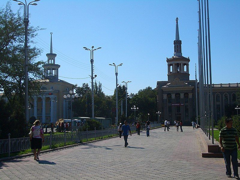 File:E7880-Bishkek-Chuy-Ave.jpg