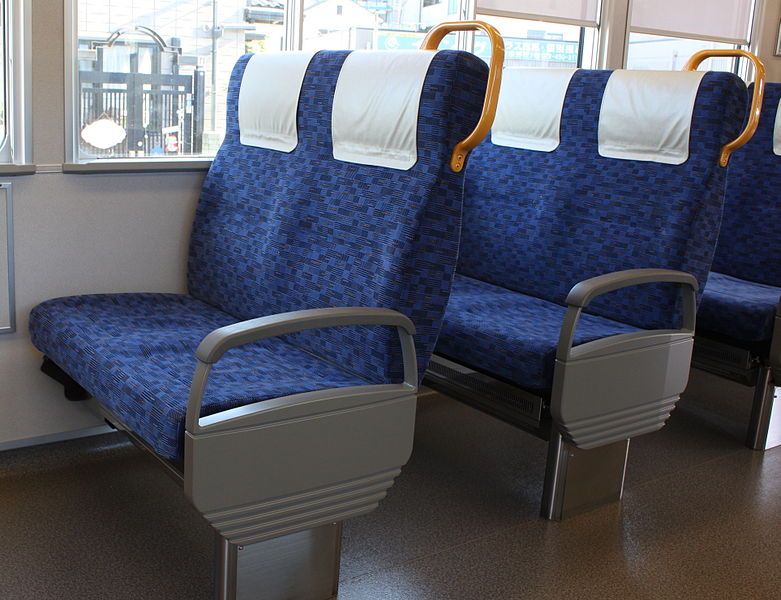 File:JRWSeries225-5000-seat2.JPG