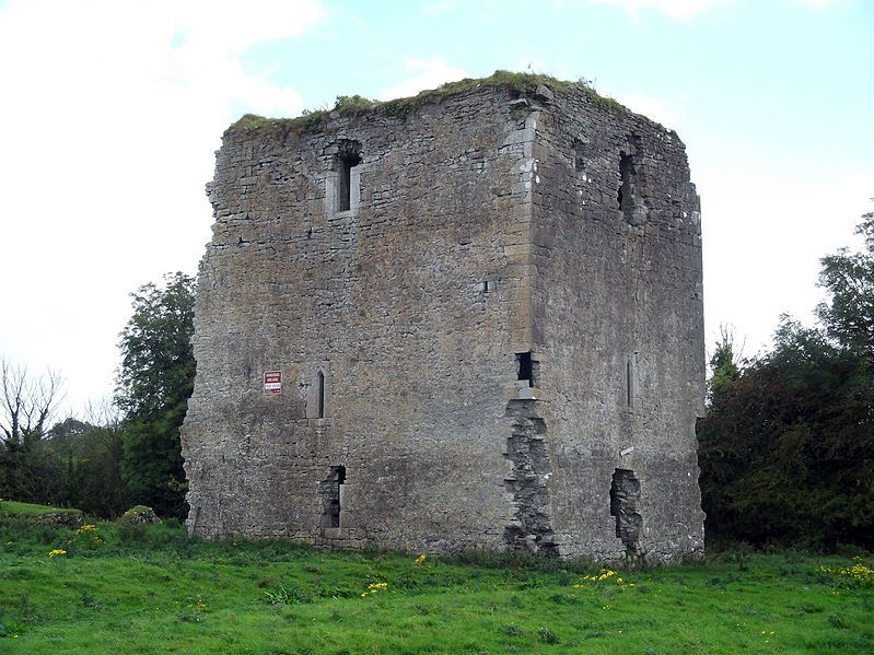 File:Kinnafad Castle.jpg