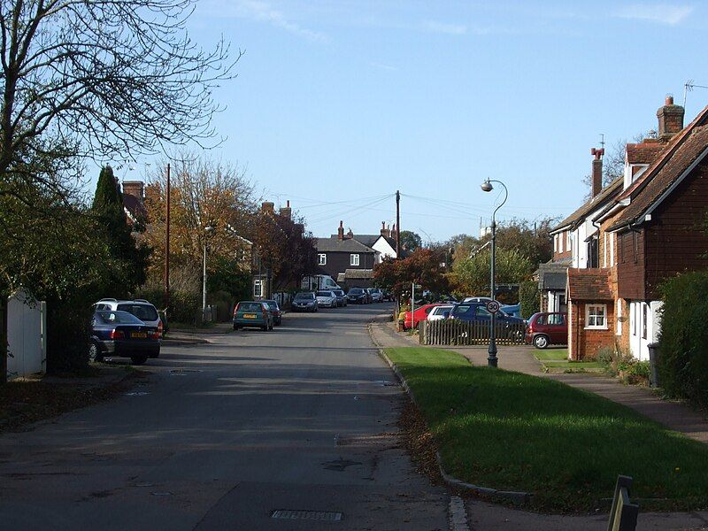 File:Offley High Street.jpg