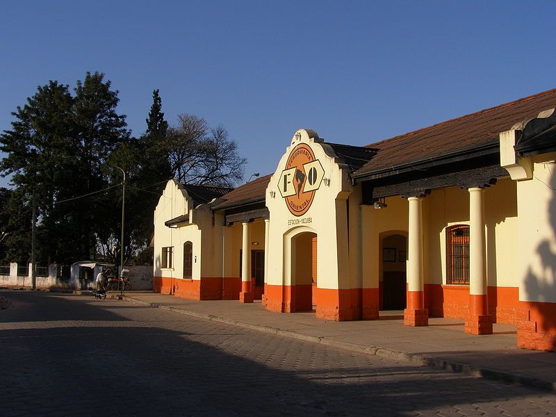 File:P7260383 Yacuiba estación.JPG