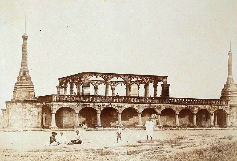 File:Rainiharo tomb.jpg