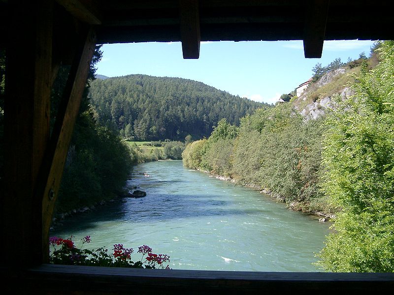 File:RienzDownstreamIT.JPG