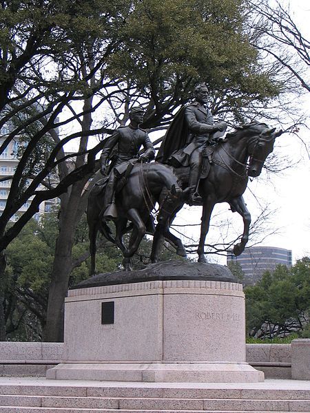 File:RobertELeeStatuteDallas.jpg