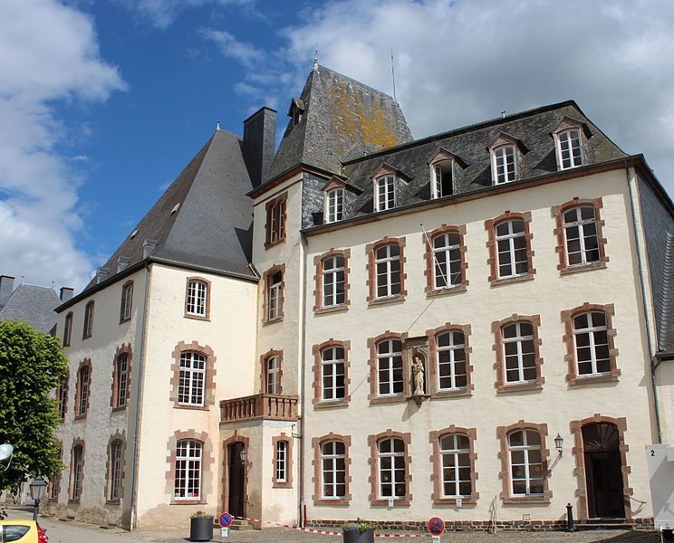 File:Wiltz castle 2012-07.JPG