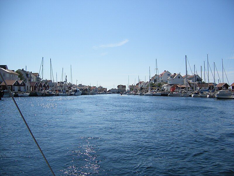 File:ÅstollHarbor.jpg