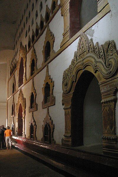 File:Ananda-Bagan-Myanmar-21-gje.jpg