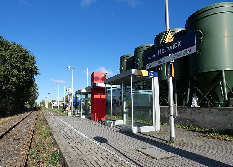 File:Bahnhof Holtwick.jpg