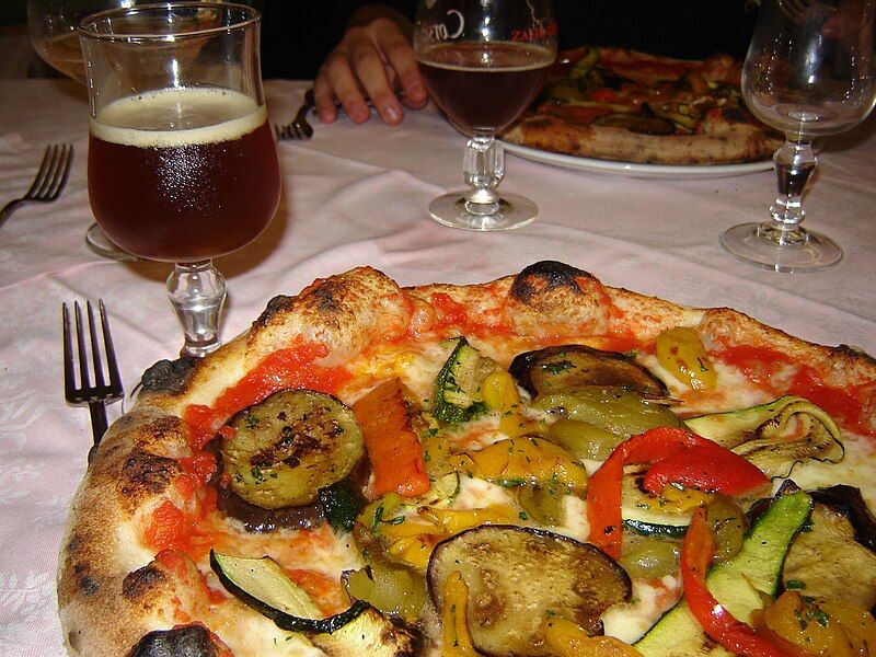 File:Birra e pizza.jpg