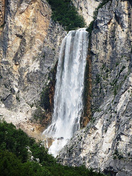 File:Boka Falls Slovenia.JPG