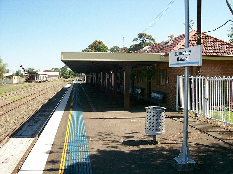 File:Bomaderry railway station.jpg