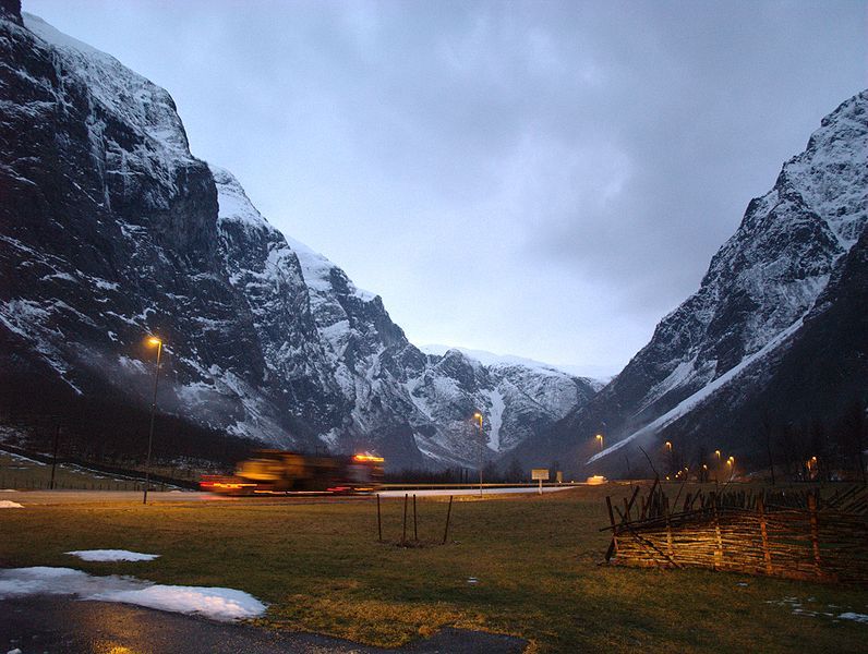 File:E16, Aurland.jpg