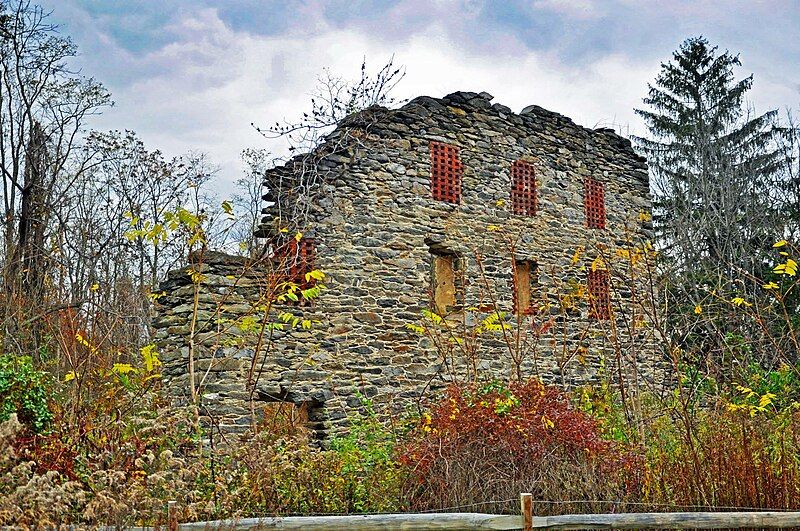 File:Farm house ruin.jpg