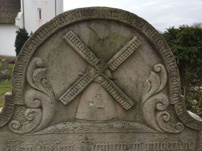 File:Gravestones in Amrum017.jpg